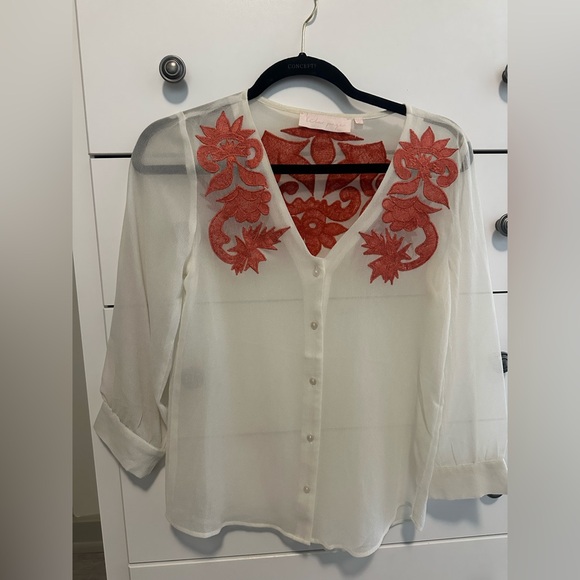 Elegant White Blouse with Embroidery - Picture 2 of 3